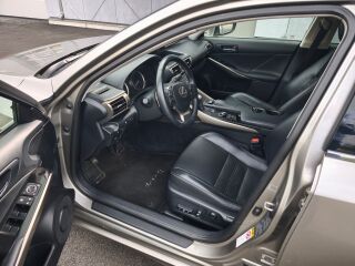 Lexus IS 300h 2.5 133kW