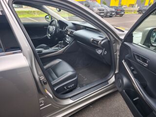 Lexus IS 300h 2.5 133kW
