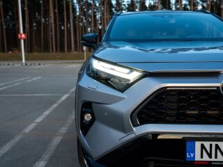 Toyota RAV4 Premium 2.5 221kW
