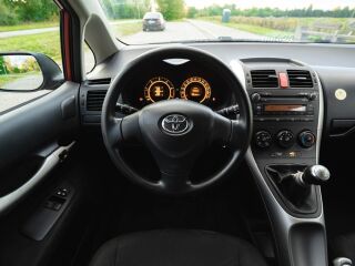 Toyota Auris 1.4 66кВ