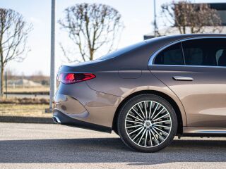 Mercedes-Benz E 220 AMG Night Pakett 2.0 145kW