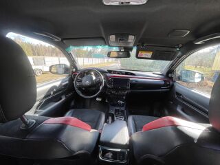 Toyota Hilux GR 2.8 150кВ