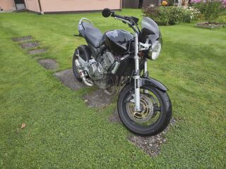 Honda Hornet CB 900F 81kW