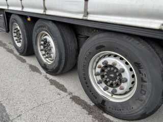 Schmitz Semitrailer Curtainsider Standard