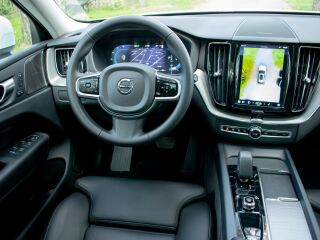 Volvo XC60 AWD Bright PLUS Intelli Safe Wntr 2.0 B4 MHEV Kerghübriid 145кВ