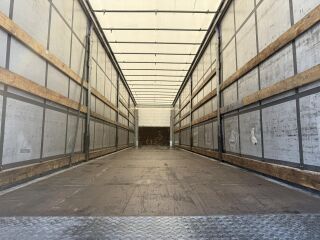 Schmitz Semitrailer Curtainsider Standard