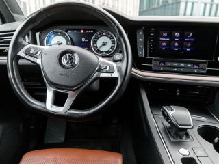 Volkswagen Touareg R-line 3.0 V6 210kW