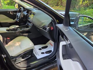Jaguar F-Pace MY2017 / 4x4 / Meridian 2.0 R4 132kW