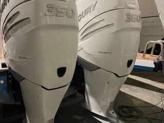 Axopar 37 XC Cross Cabin + 2 x Mercury 350 hj L6 JPO Mercury   2x350hj