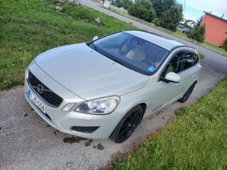 Volvo V60 D3 Momentum 2.0 R5 120кВ