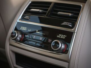 BMW 750 xDrive 4.4 V8 TwinPower Turbo 330кВ