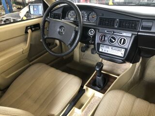 Mercedes-Benz 190 2.0 90kW