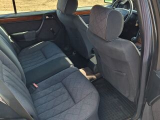 Mercedes-Benz E 250 2.5 83kW