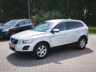 Volvo XC60 MOMENTUM 2.4 120kW