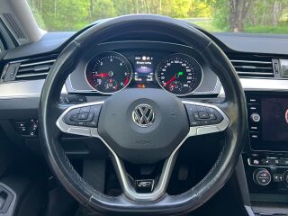 Volkswagen Passat R-Line 2.0 R4 140kW