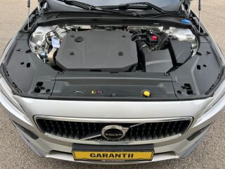 Volvo V90 Cross Country Inscription Facelift AWD MY22 2.0 B5 KERS MILD Kerghübriid 183kW