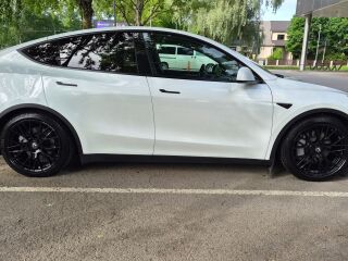 Tesla Model Y Long Range  Dual Motor  AWD  378kW 153kW