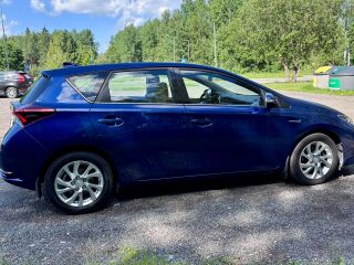 Toyota Auris 1.8 73кВ