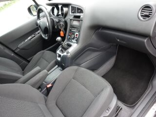 Peugeot 5008 Style Facelift 1.6 R4 HDi 84кВ