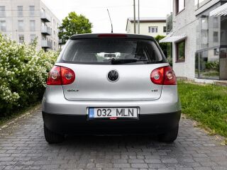 Volkswagen Golf Comfortline 1.4 90кВ