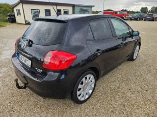 Toyota Auris 2.2 130кВ