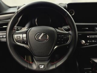 Lexus ES 300h F-Sport S Mark Levinson 2.5 131kW