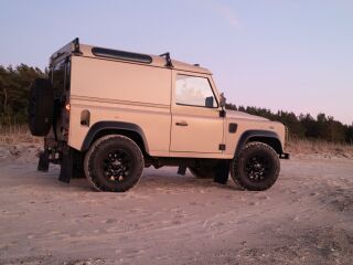 Land Rover Defender 2.4 90kW