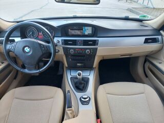 BMW 325 3.0 R6 145kW