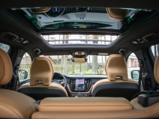 Volvo XC60 AWD B5 Ultimate DARK Intelli PRO Xenium Fullo 2.0 B5 MHEV Kerghübriid 184кВ