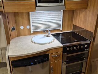 Swift Fairway 584