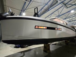 Delta Powerboats 33 Coupe 5.5 R6 Volvo Penta D6-440 DPI
