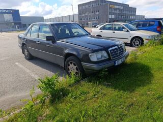 Mercedes-Benz E 250 2.5 83kW