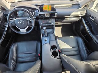 Lexus IS 300h 2.5 133кВ