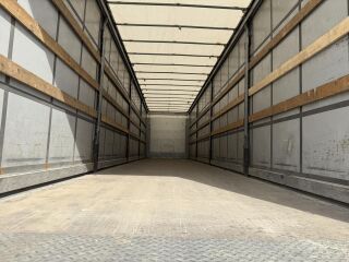 Schmitz Semitrailer Curtainsider Standard