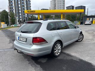Volkswagen Golf Comfortline 1.6 R4 TDI 77кВ