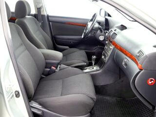 Toyota Avensis Linea Sol ATM 2.0 108kW