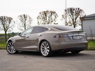 Tesla Model S 85D 384KW 158kW