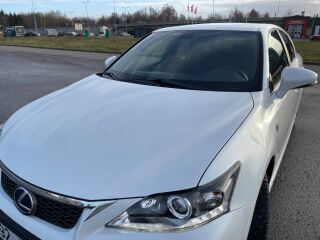 Lexus CT 200h F-sport 1.8 73kW