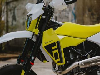 Husqvarna 701 Supermoto 1 silinder 4 takti 58kW