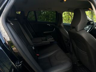 Volvo V60 Momentum 2.0 R5 D3 120kW