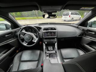 Jaguar XE 30t AWD R-Sport 2.0 221kW