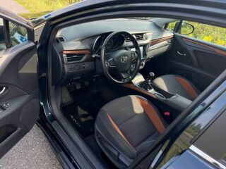 Toyota Avensis 1.8 108кВ