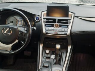 Lexus NX 300h 2.5 114kW