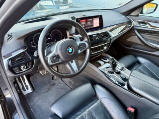 BMW 530 Touring xDrive M sportpakett H&K LED 3.0 d 195kW