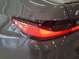 BMW i7 xDrive60  M-Sportpakett Pro Individual 400кВ