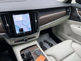 Volvo V90 Cross Country Intelli Safe Pro Luxury AWD MY22 2.0 B5 KERS MILD Kerghübriid 183kW