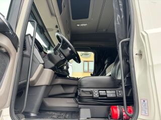 Scania R580 6x4 EURO6 + RETARDER +   BOX + VIBRATOR 427kW