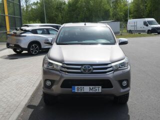 Toyota Hilux 2.4 110кВ