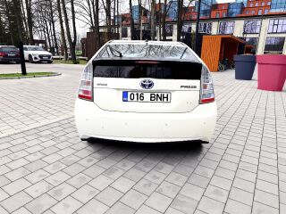 Toyota Prius 1.8 73кВ