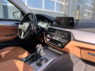 BMW 530 xDrive Touring Individual 3.0 195kW